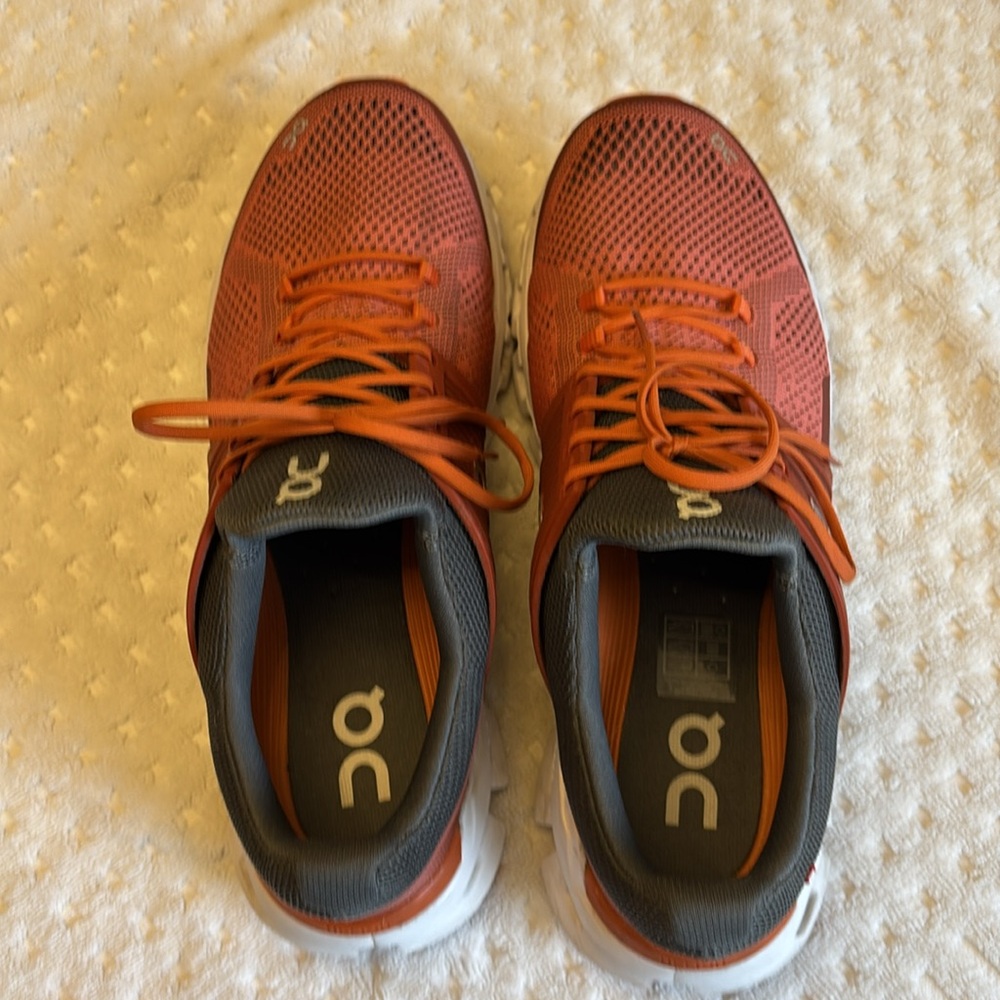 On Running men’s size 10, athletic shoes - Picture 6 of 7